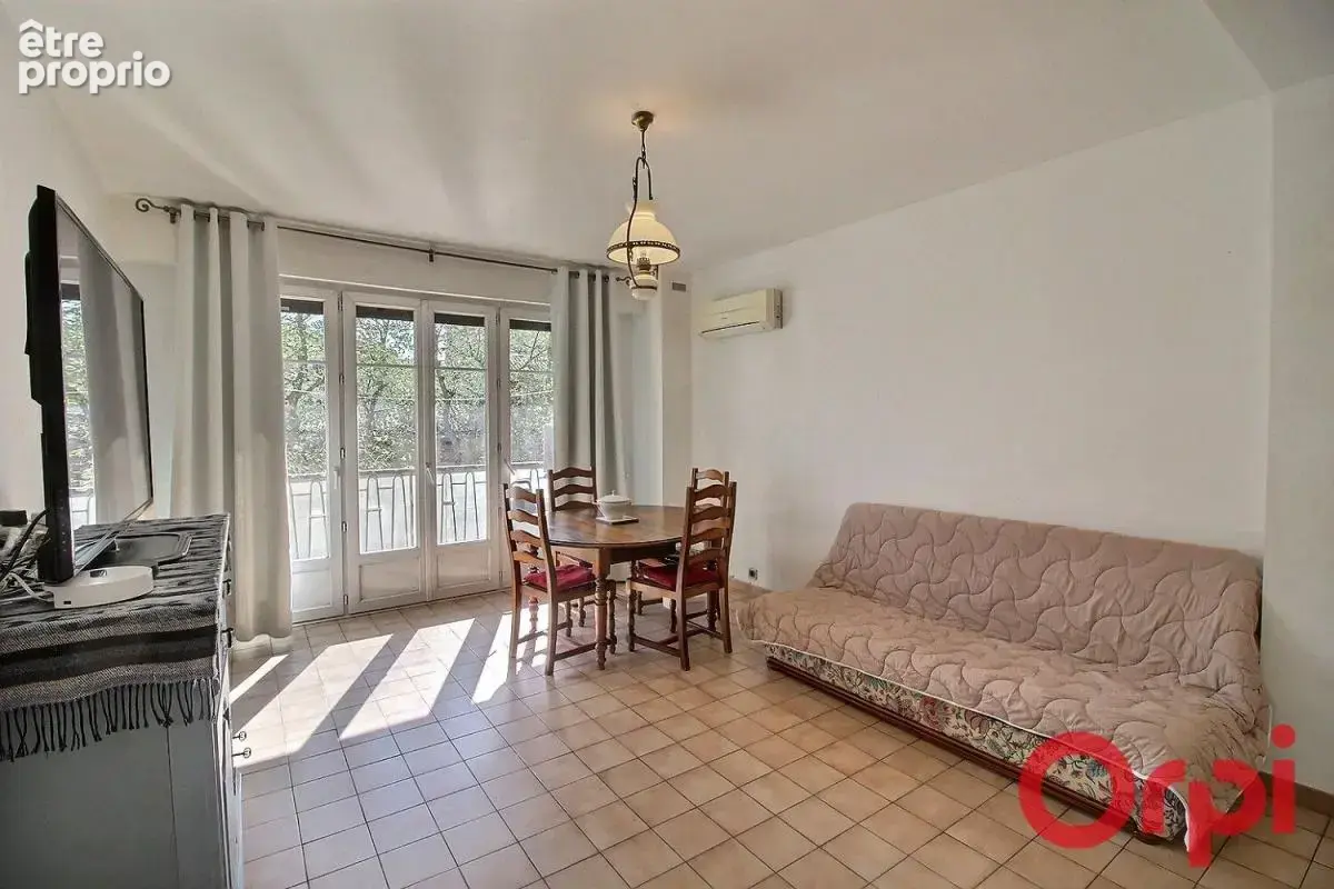 Marseille 13003 – Quartier La Villette : T3 traversant 74 m² – Lumineux – Balcon & Cave - photo 2