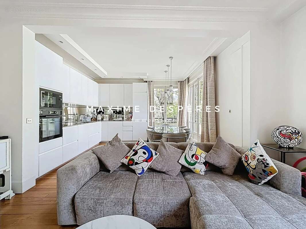 Appartement à NEUILLY-SUR-SEINE