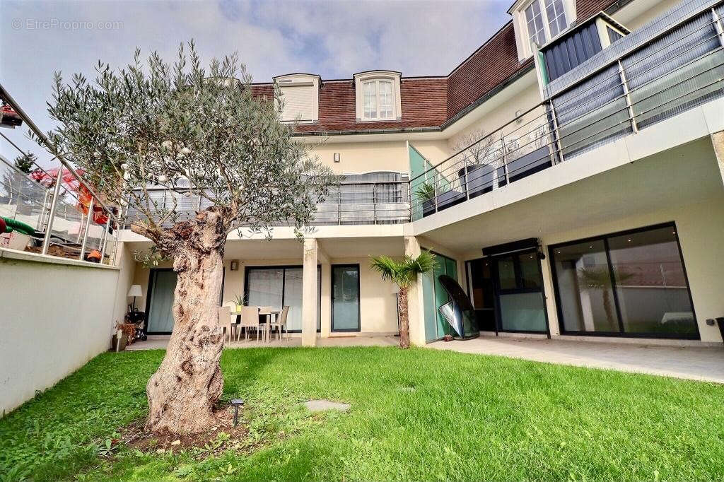 Appartement à MAREIL-MARLY