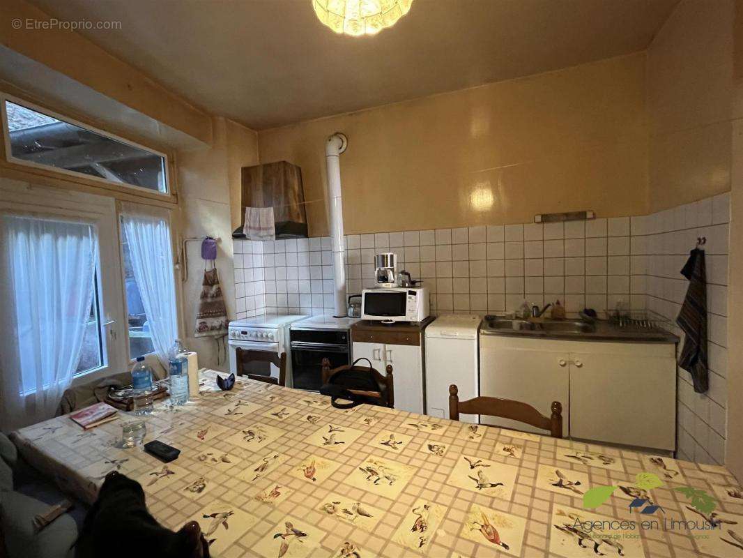 Maison à SAINT-LEONARD-DE-NOBLAT