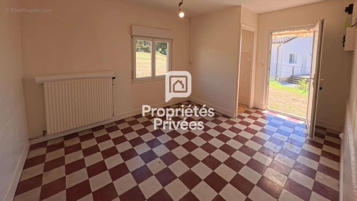 Nontron (24300) --- maison des années 30 au charme préservé --- - photo 7