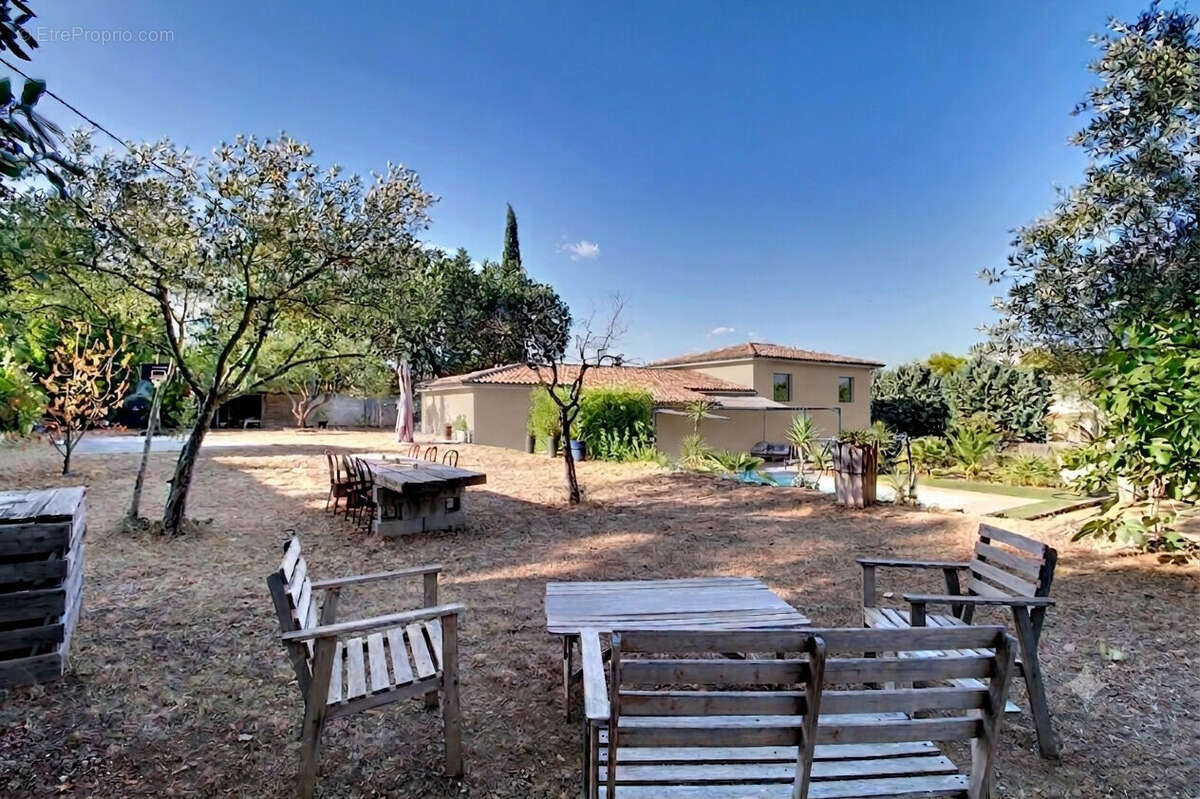 A VENDRE ! Maison contemporaine à Draguignan de 159 m² avec piscine et double garage - photo 20