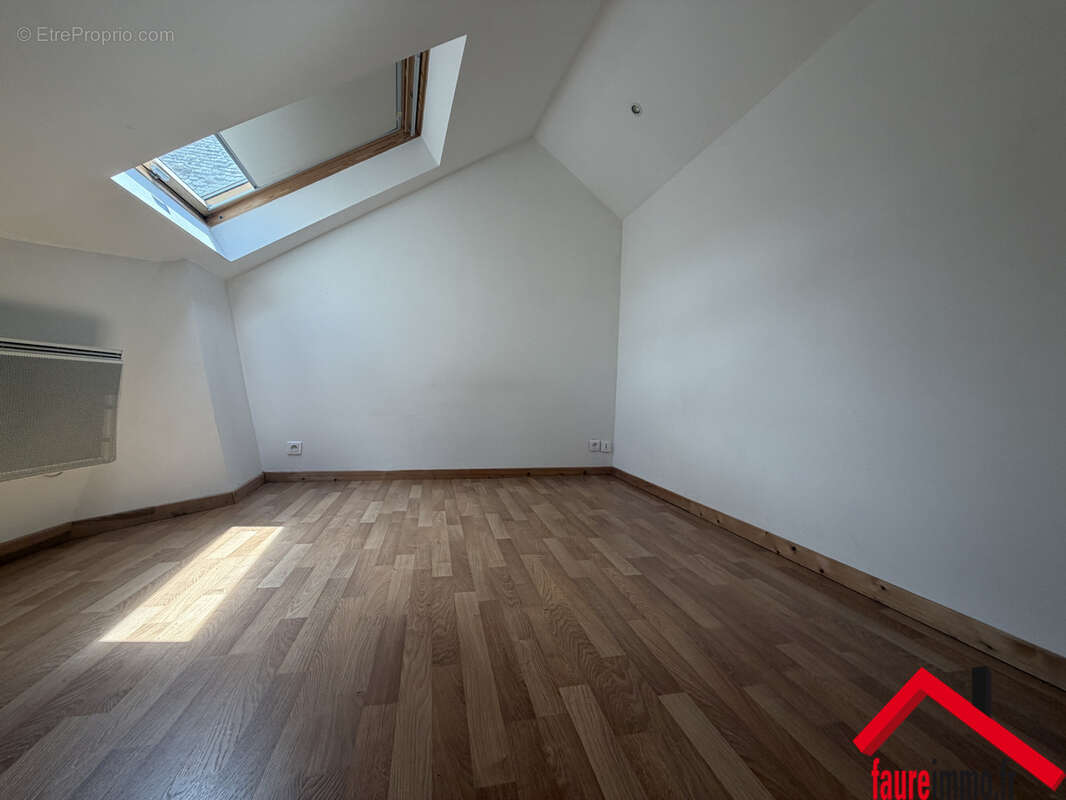 Appartement à JUILLAC