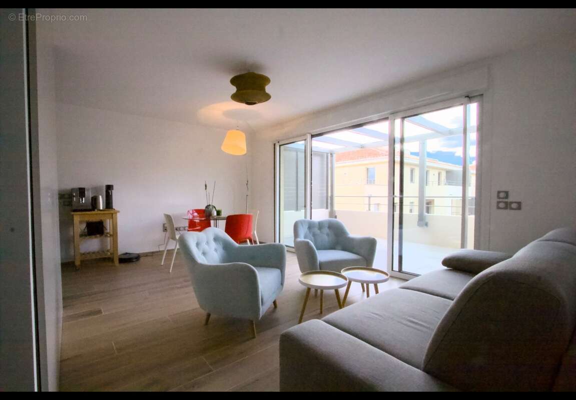 Appartement à vendre 2 pièces  dernier étage terrasse ascenseur et garage AIX EN PROVENCE (13) - photo 4