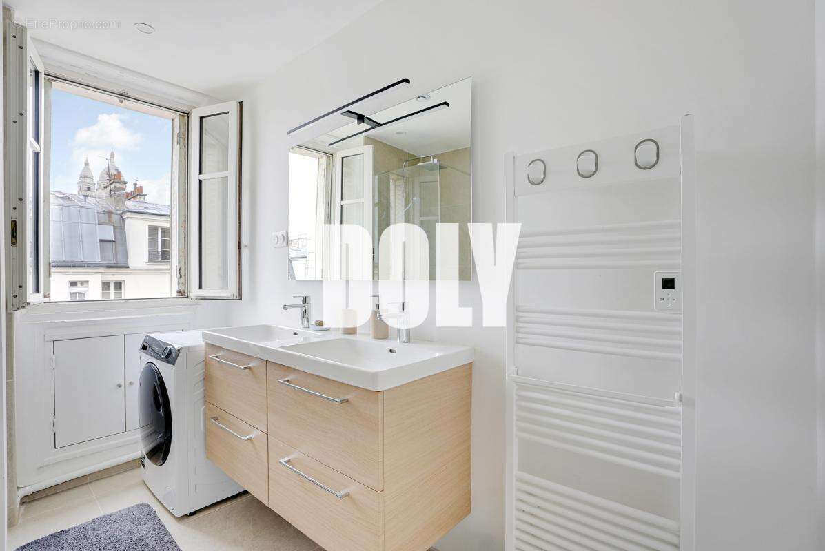 Appartement à PARIS-18E