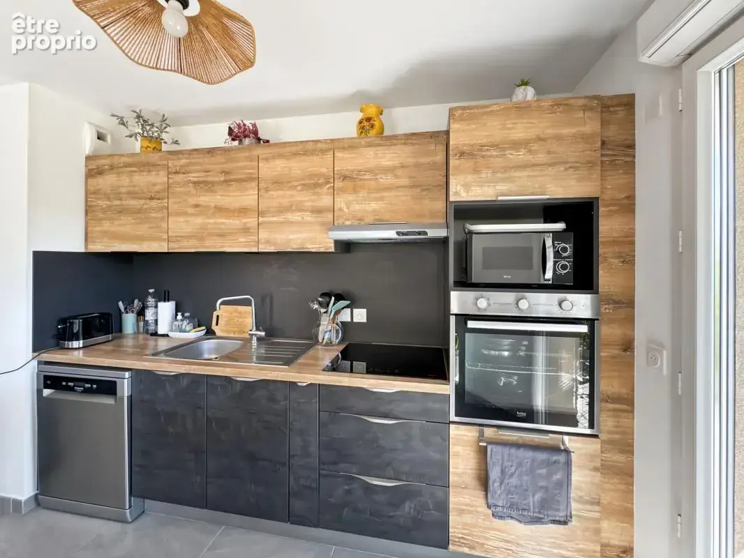 A 200 m des plages, au calme, magnifique T3 de 76 m2 + garage + parking de 17 m2 boxable - photo 7