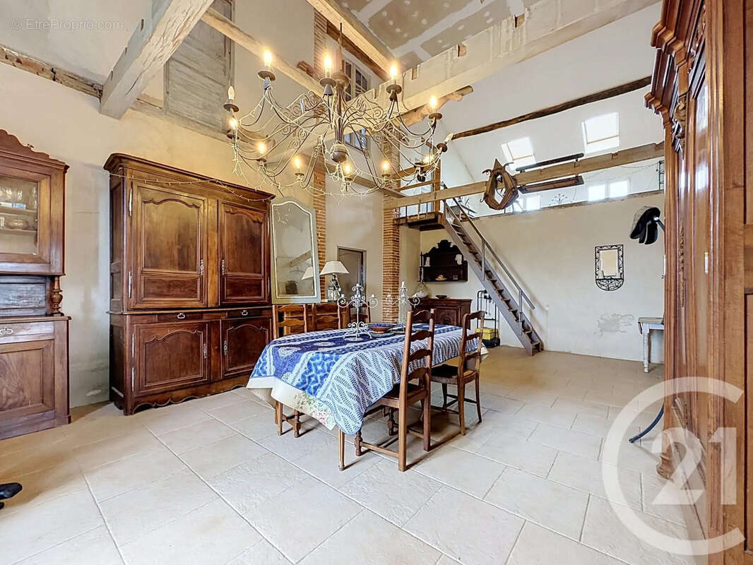 Maison 186 m² à Saint-Nauphary  - photo 7
