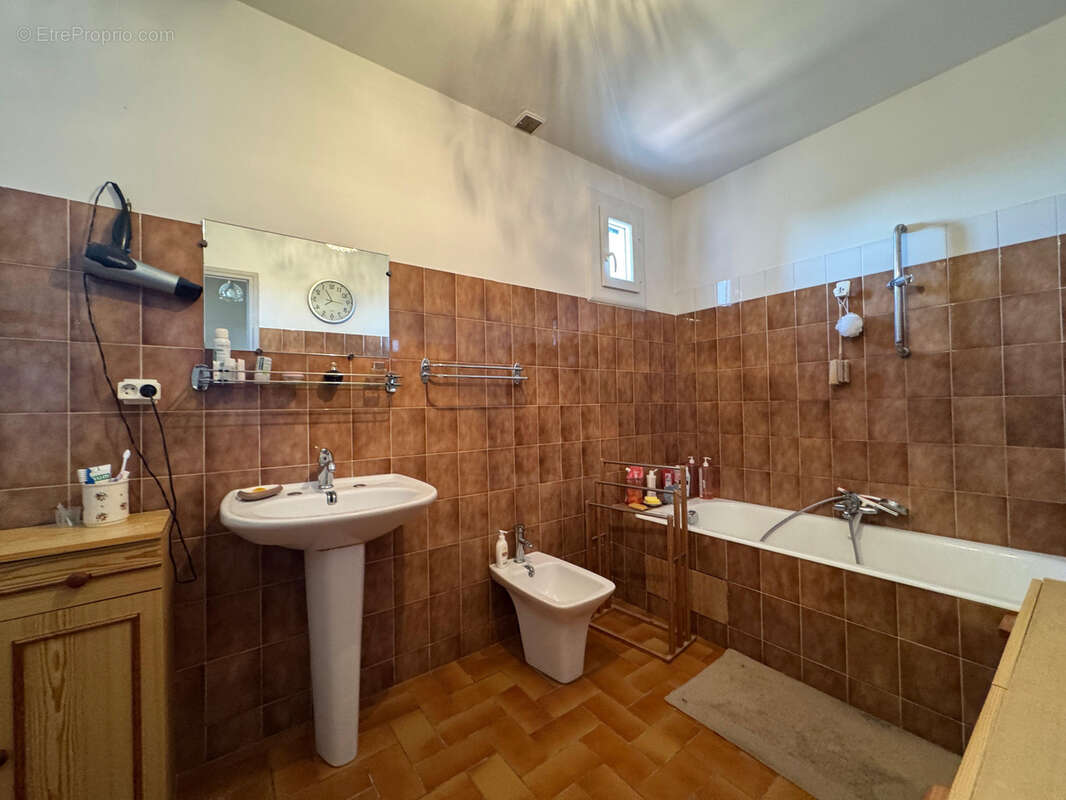 Maison à SAINT-QUENTIN-LA-POTERIE