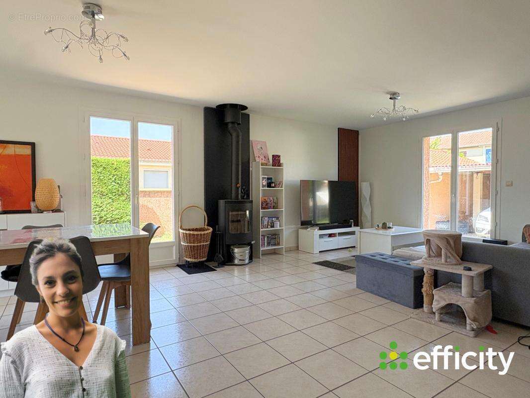 Maison à SURY-LE-COMTAL