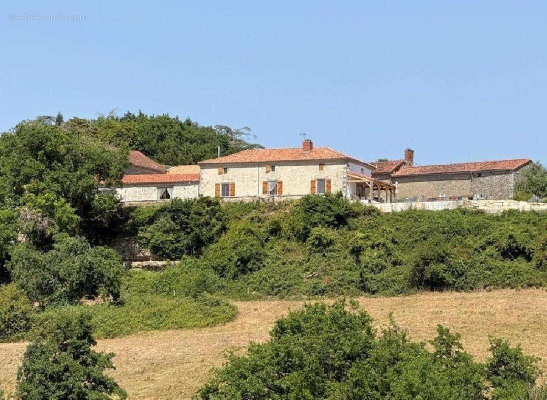 Maison à CHARROUX
