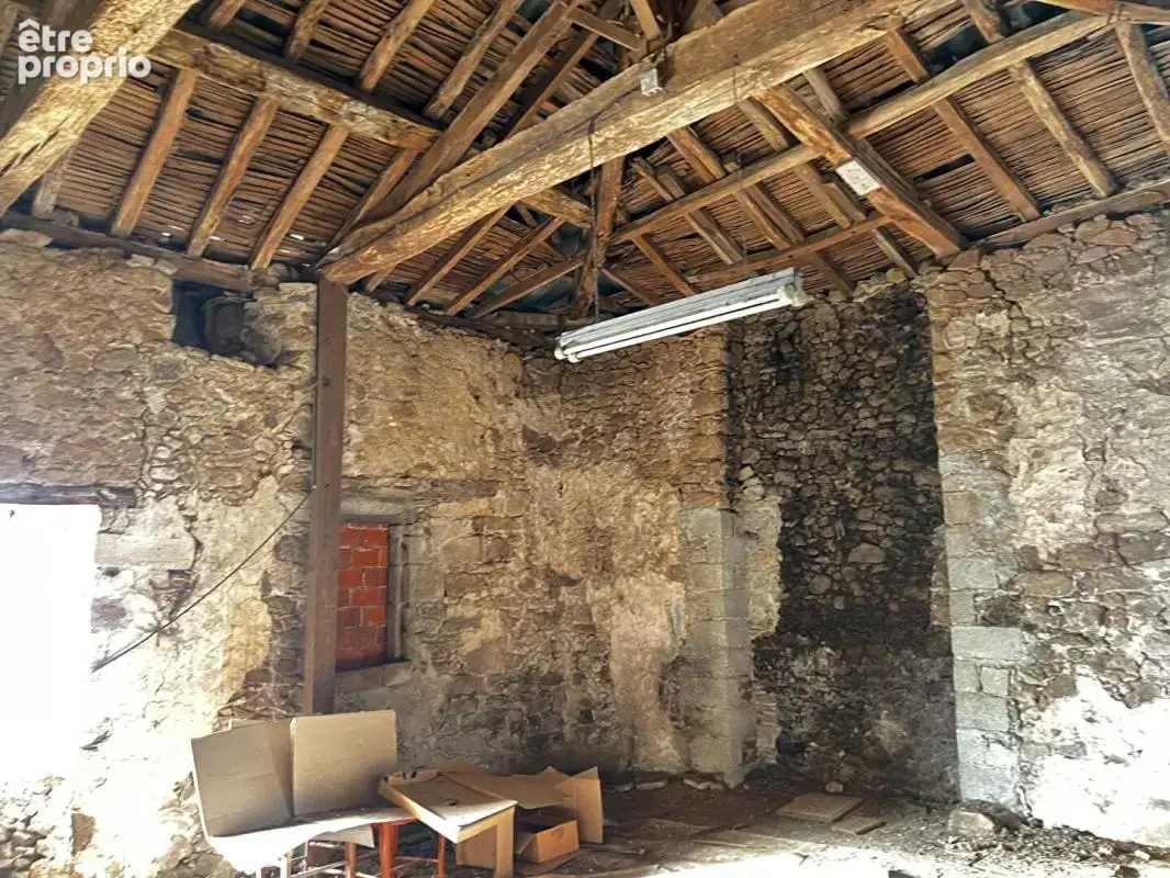 Maison  6 pièces, 97 m² + dépendances en pierres - photo 3