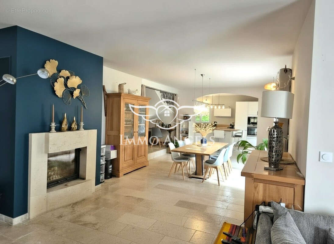 Maison à LAUDUN-L&#039;ARDOISE