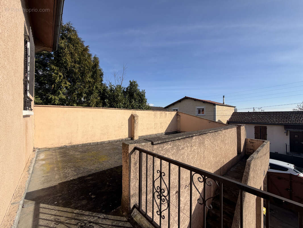 Maison à VAULX-EN-VELIN