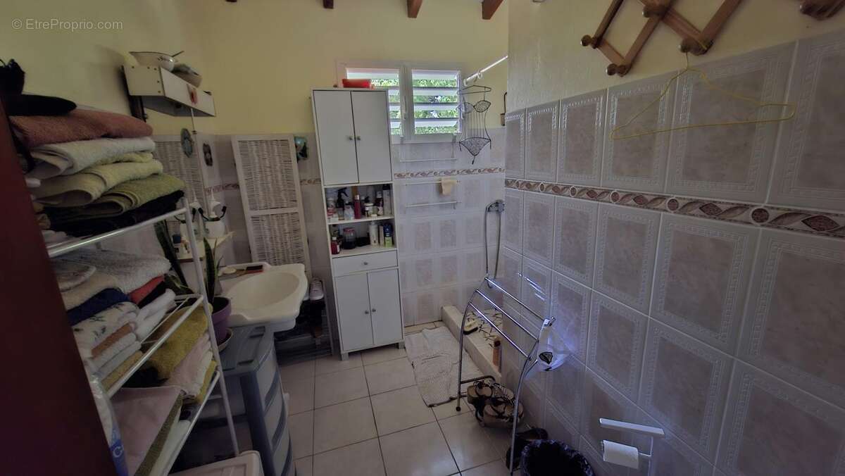 A VENDRE : Villa 2 T2 et 1 T4 (Vieux Habitants - 97119) - photo 19