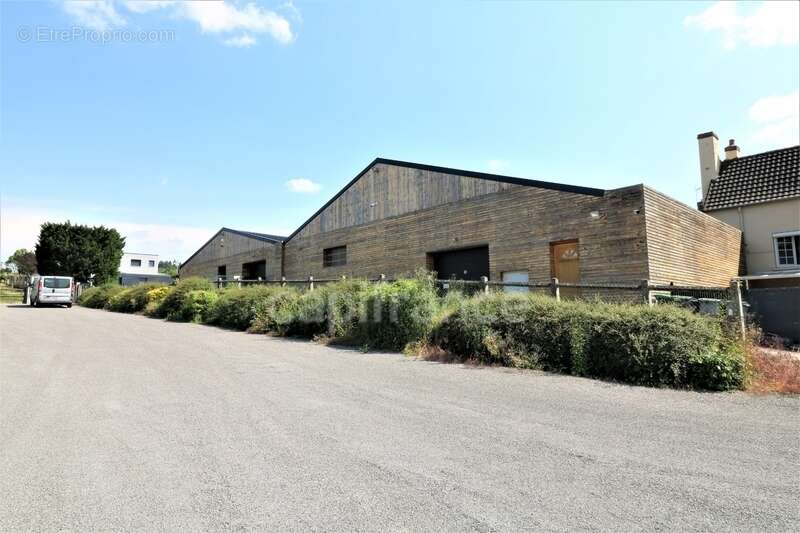 A vendre Dpt (71) à Saint-Léger-Sur-Dheune Entrepôt Local commercial professionnel de 400 m² - photo 2