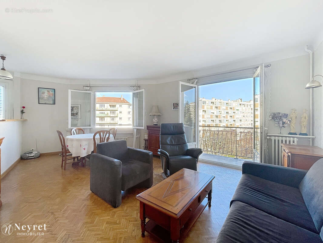 Appartement à SAINT-ETIENNE