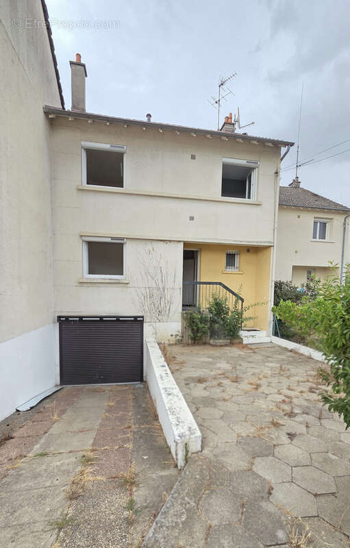 Maison à YZEURE