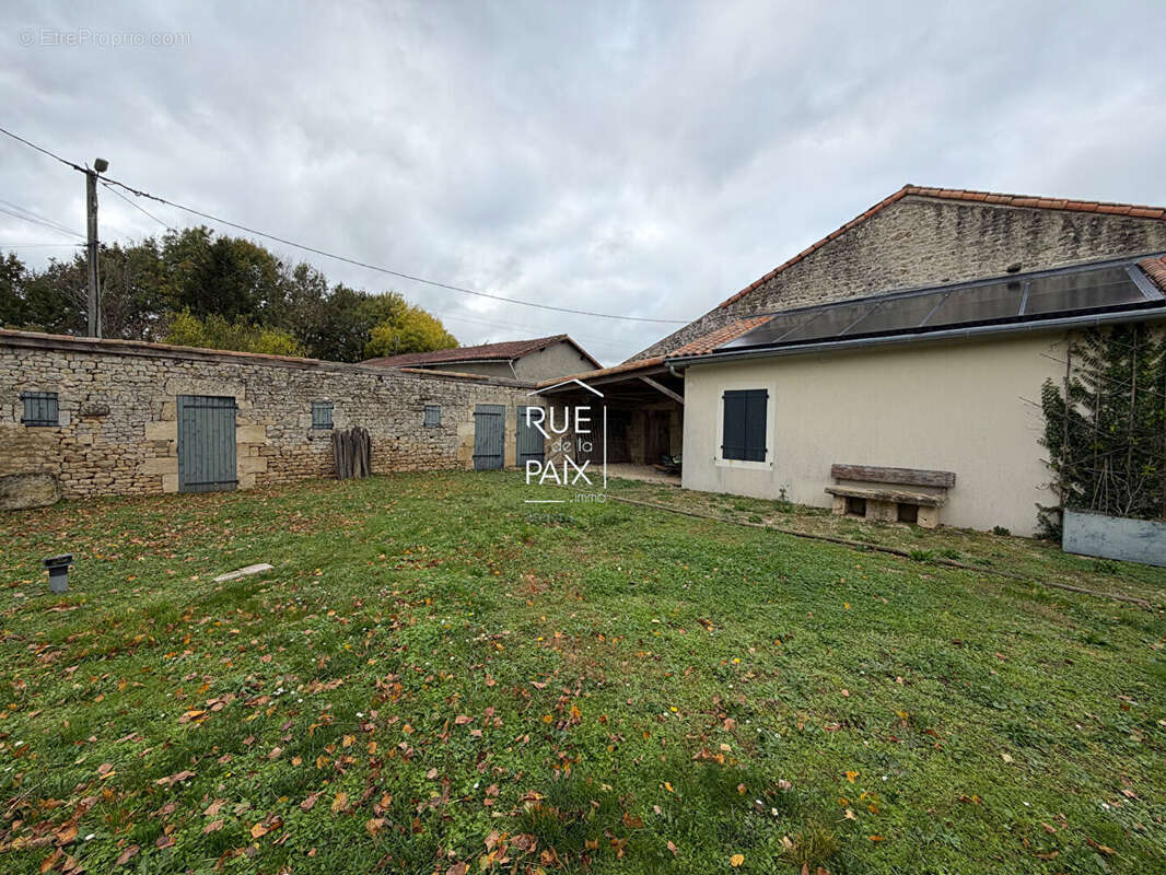 Maison à AZAY-LE-BRULE