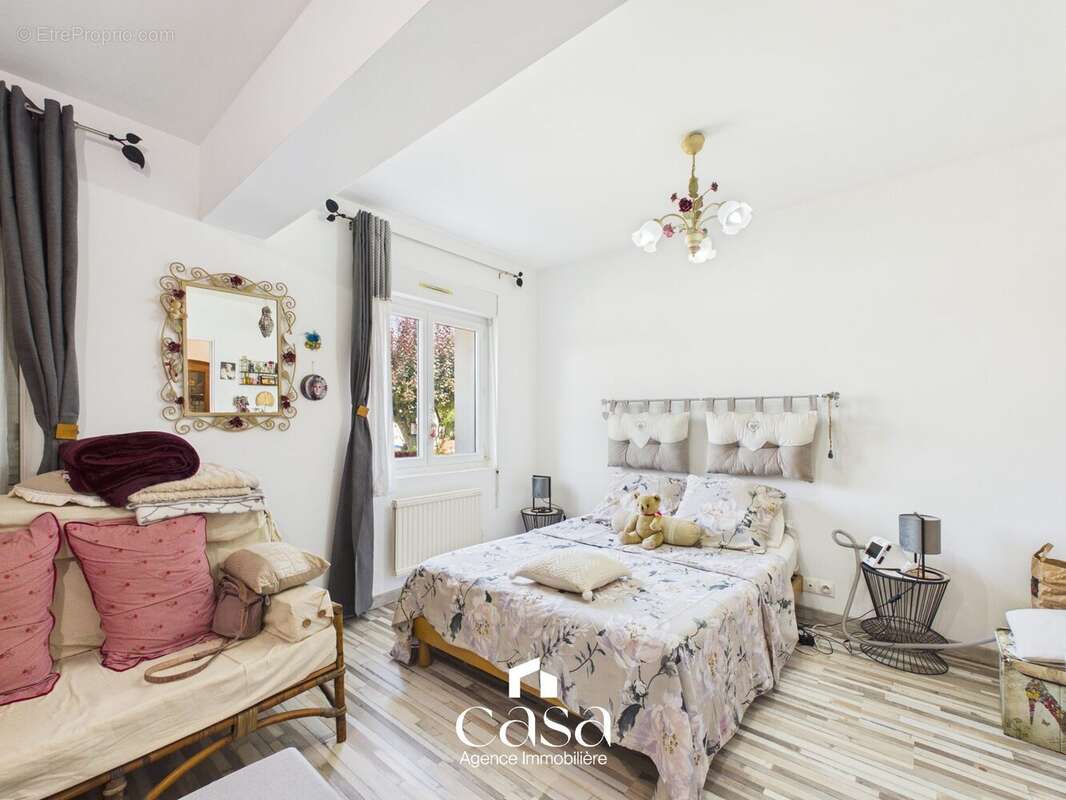 Maison 104 m² à Epaney  - photo 4