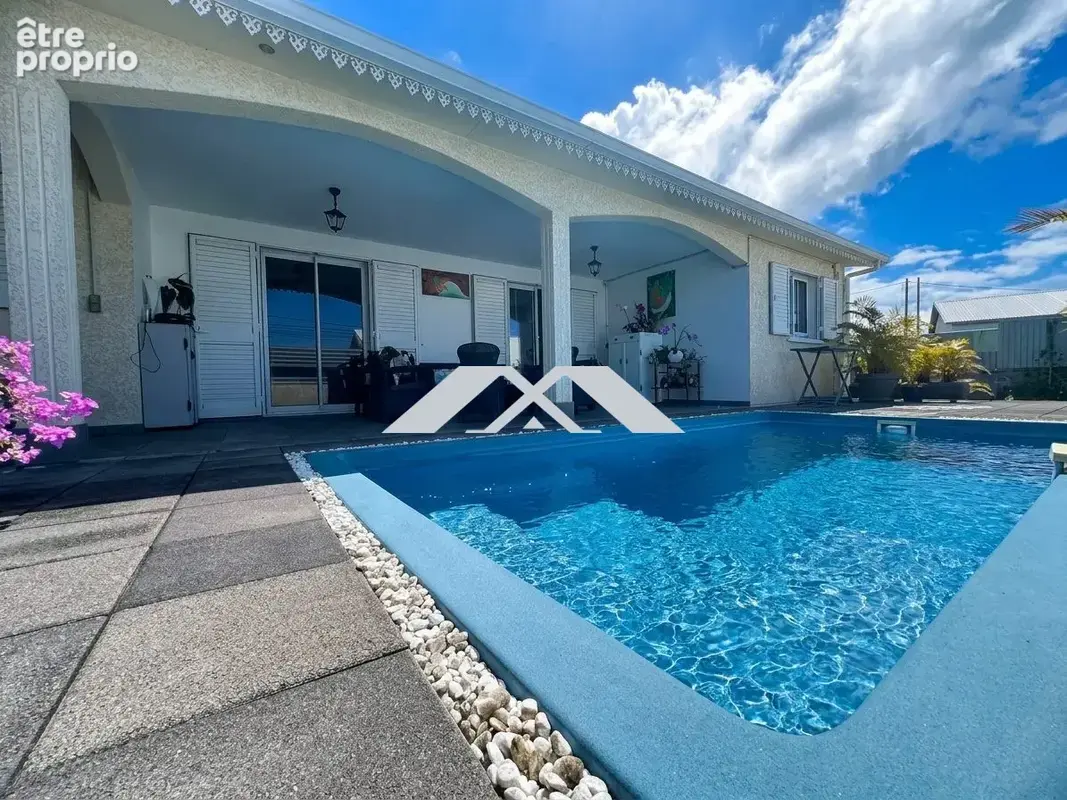 Maison 5 pièces 121 m² à vendre à Saint-Joseph (97480) - photo 1