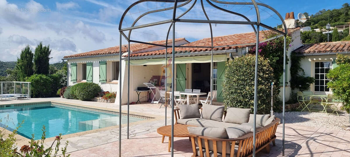 Maison à LES ISSAMBRES