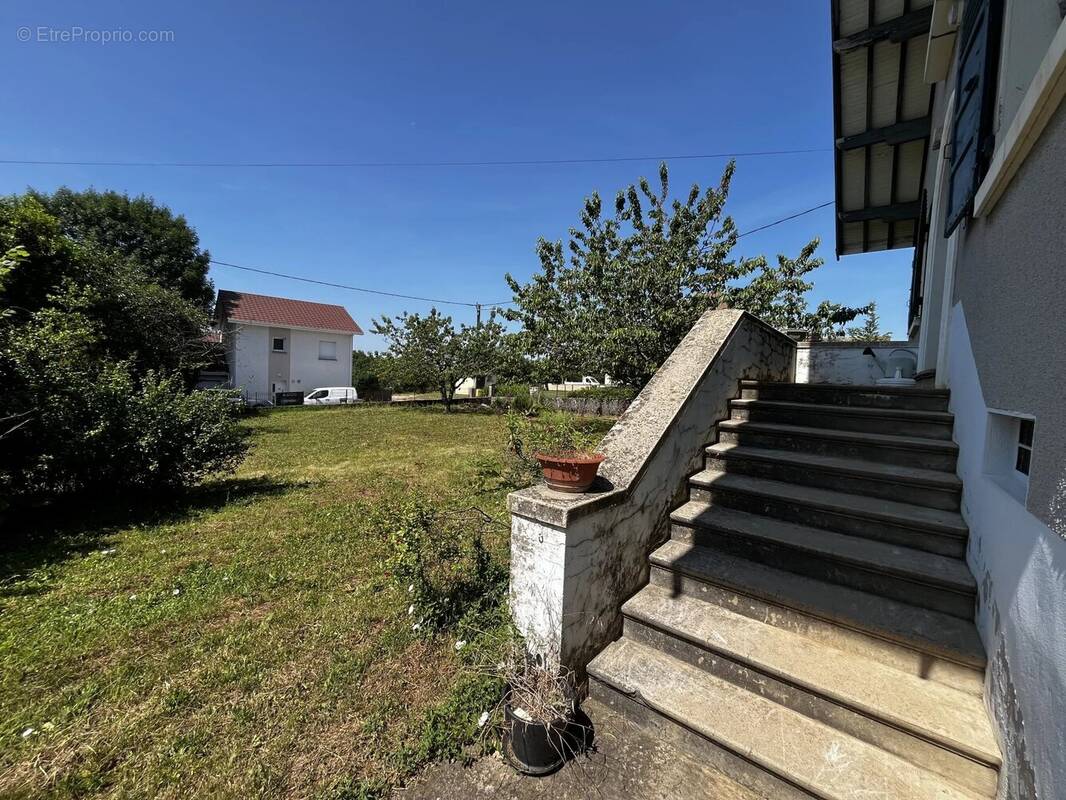 Maison à ANNOISIN-CHATELANS