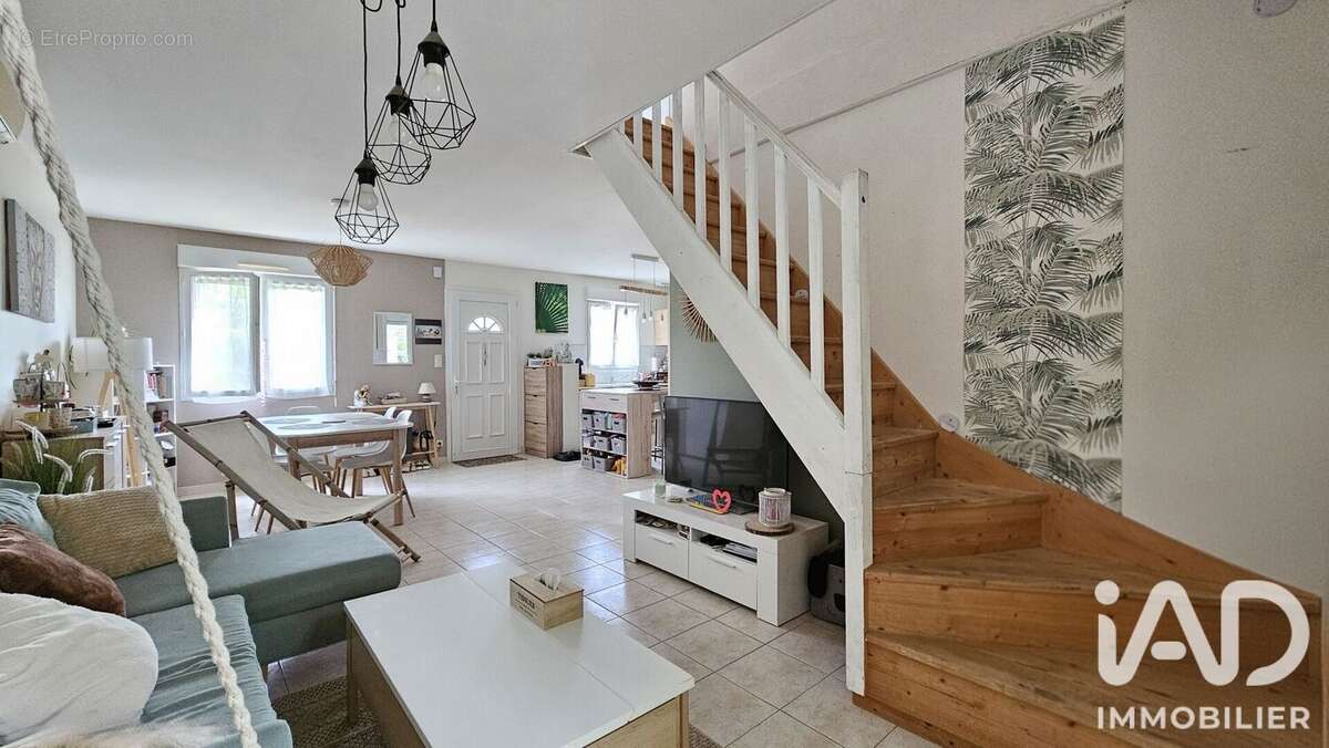 Maison 120 m² à Chasne-Sur-Illet  - photo 4