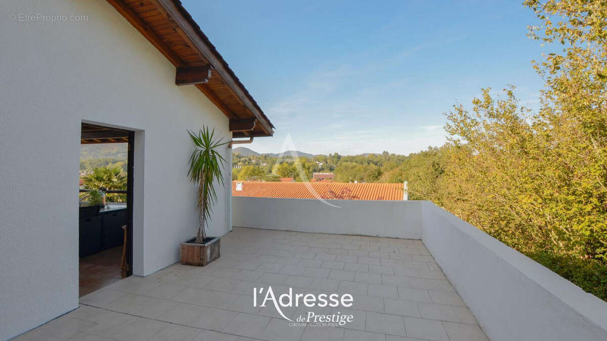 Maison néo-basque à Ascain - 4 chambres sur 3 niveaux, 2 T2 locatifs - photo 8