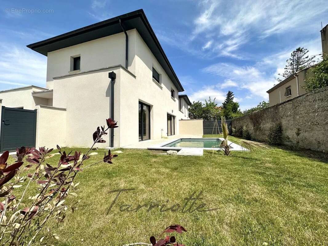 Maison à MONTELIMAR