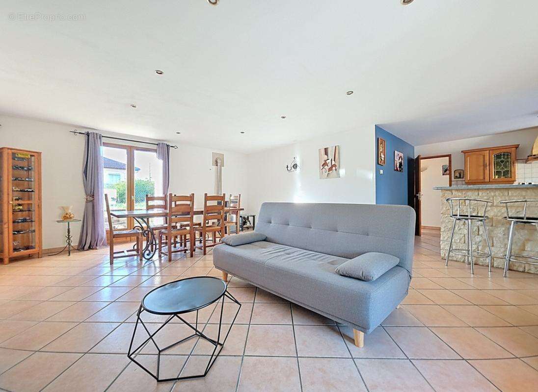 Maison à SAINT-PIERRE-DE-CHANDIEU