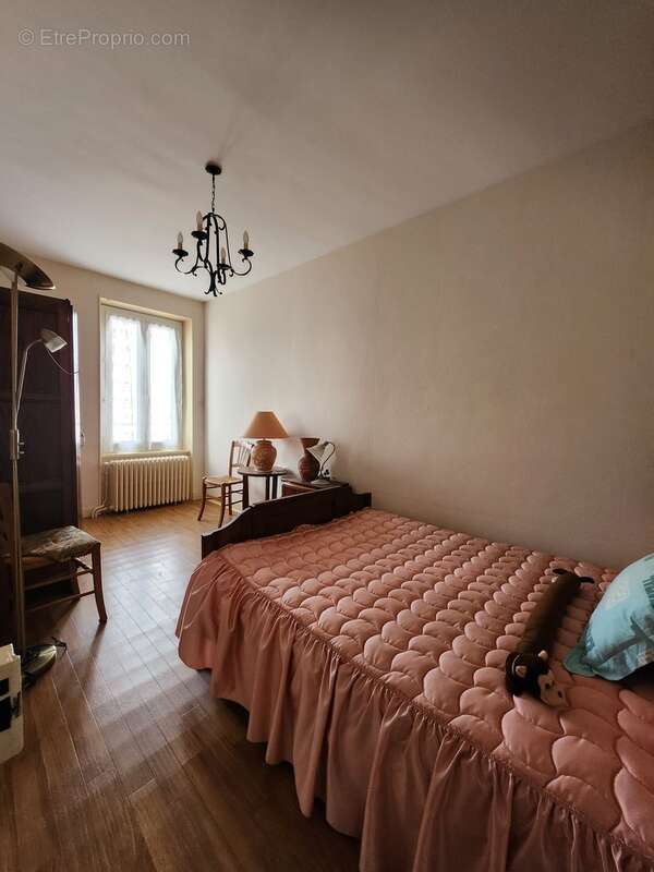 Maison à CONDAT-SUR-VIENNE