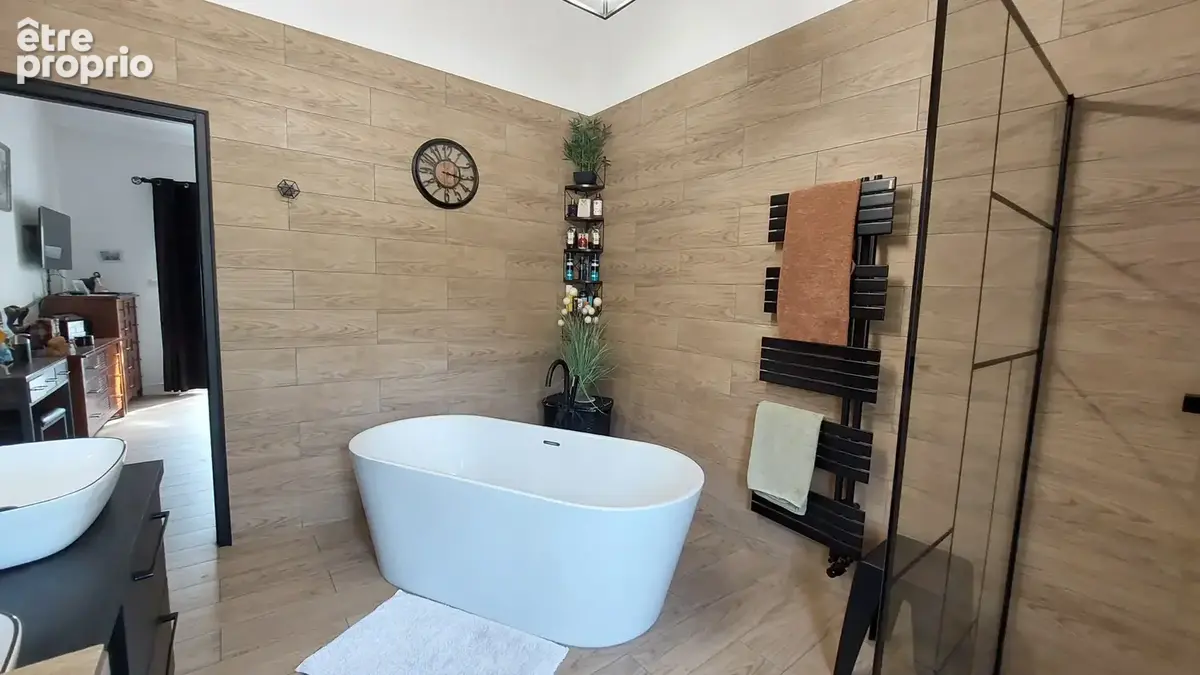 MAISON 170 m2 -  Piscine et Double Garage sur 1042 m2 de terrain - photo 18