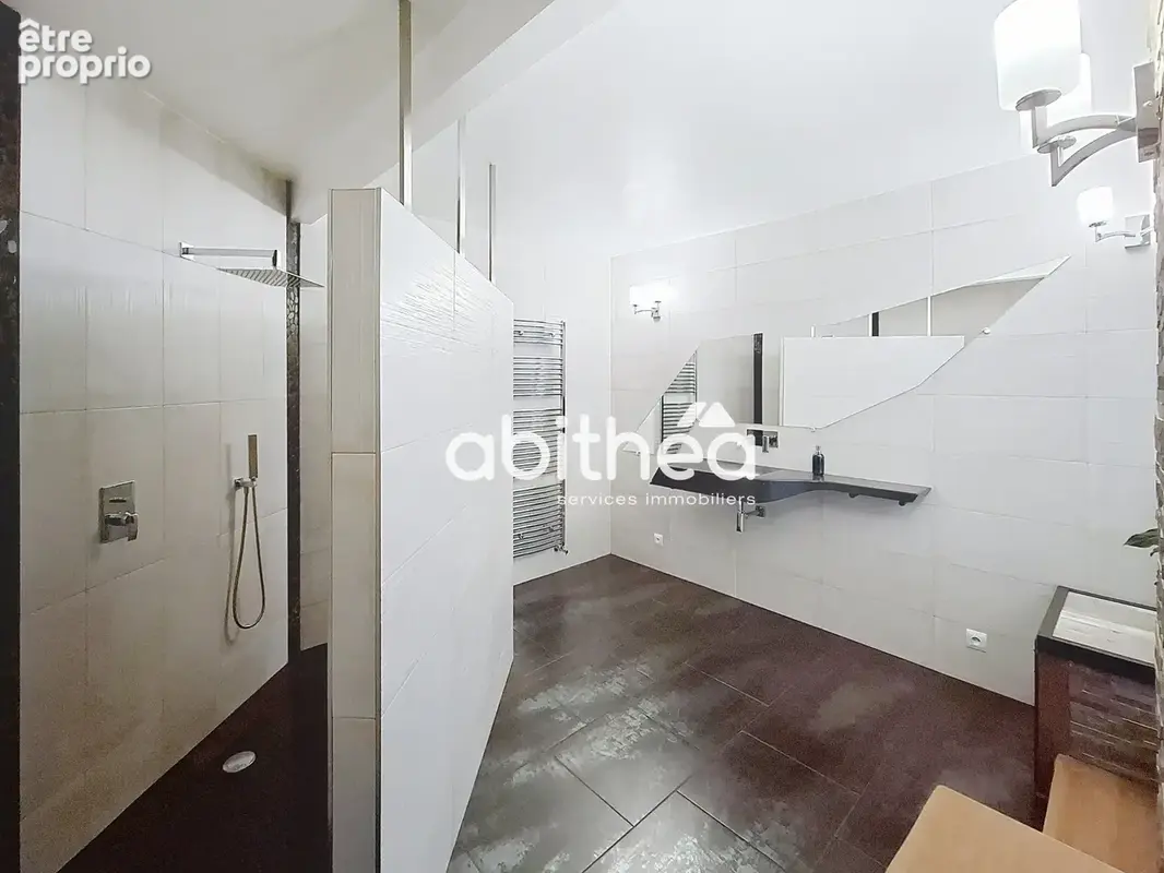 Propriété de 239 m2, sur 2,5 ha de terres et bois. - photo 13