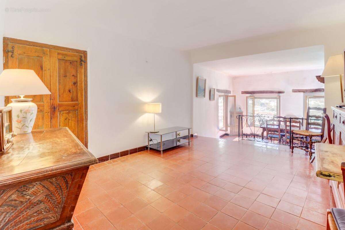 Appartement à PEILLON