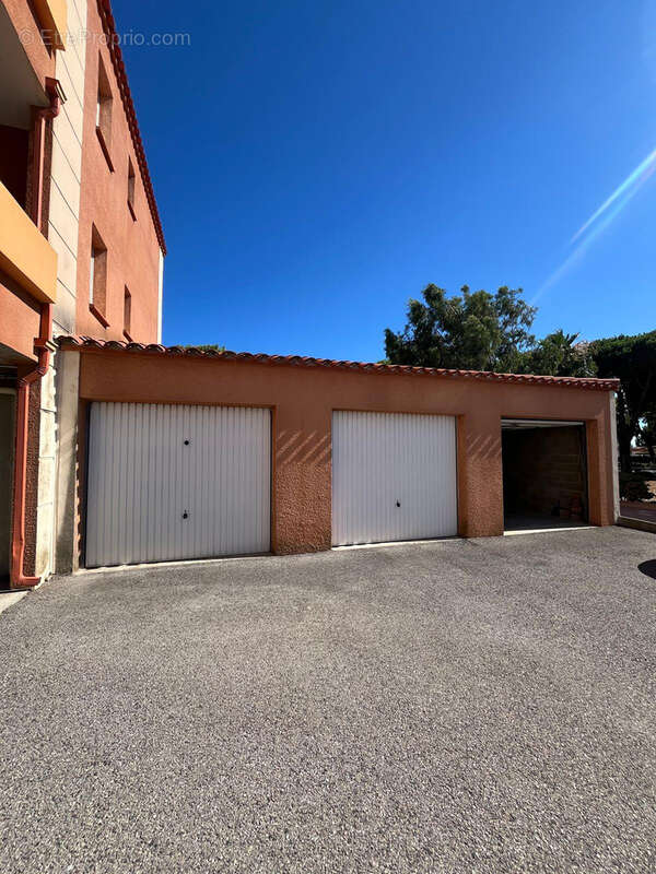 Le Barcarès Village résidence Athéna Garage sécurisé de 16.14m2 - photo 4