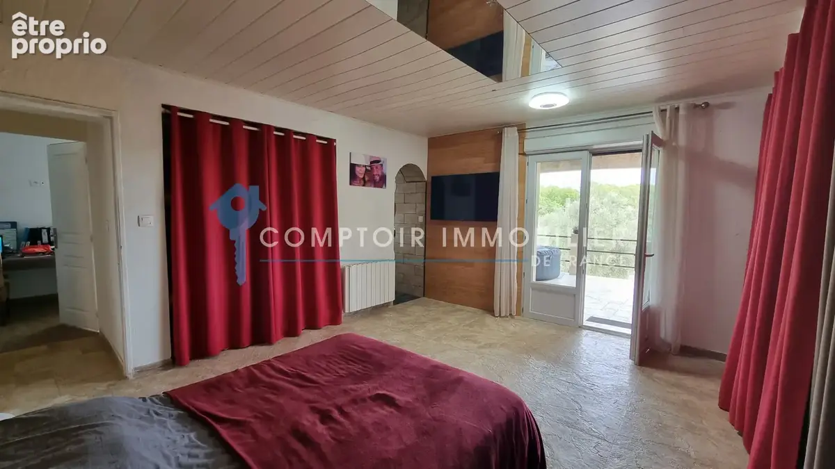 VAR (83) - À VENDRE - SALERNES - Villa atypique avec 5 chambres dans un superbe environnement - photo 13