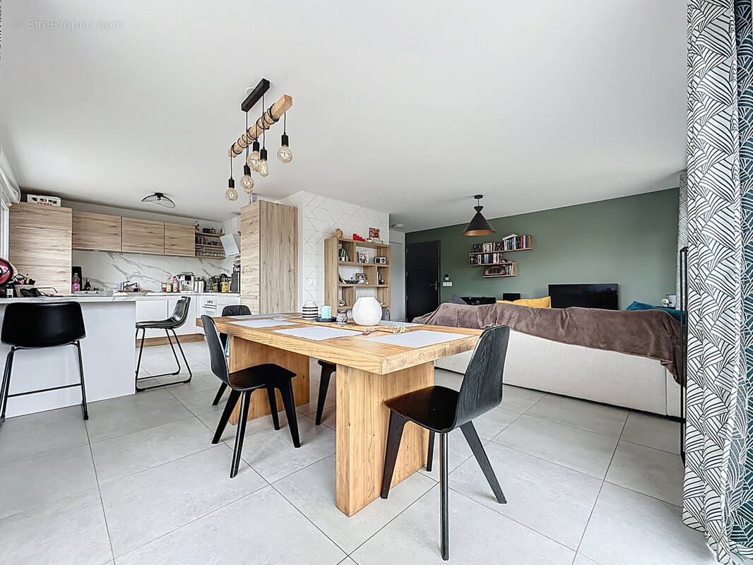 Appartement à SALLENOVES