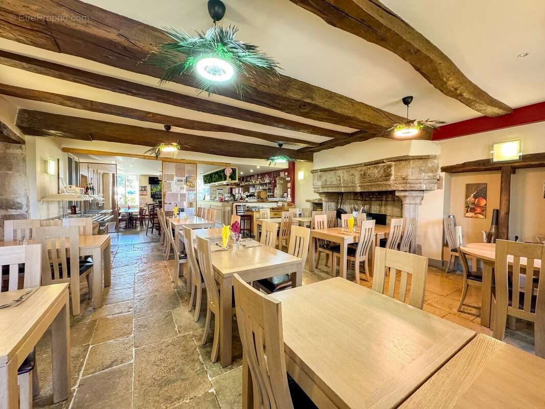 Commerce à MONTSAUGEON