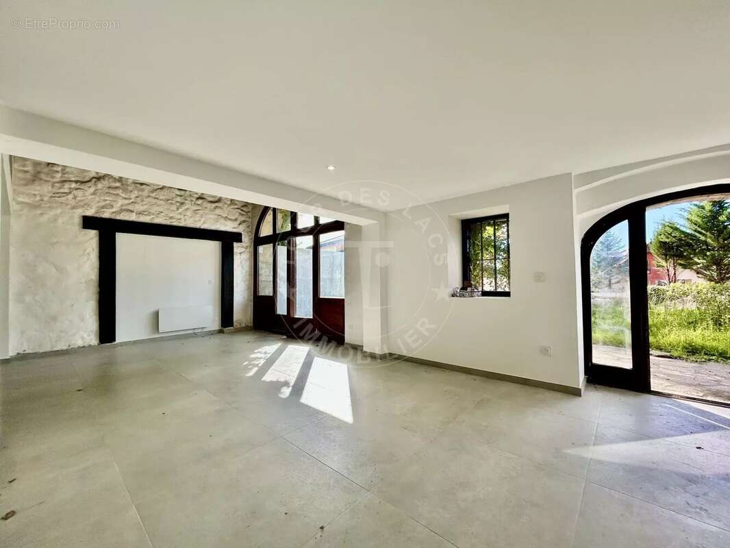 Maison à VILLY-LE-PELLOUX