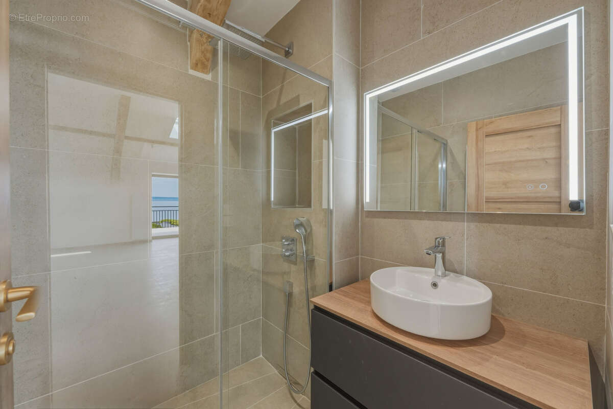 Exclusivité - Appartement en attique 4 pièces de haut standing au bord du Lac Léman - photo 8