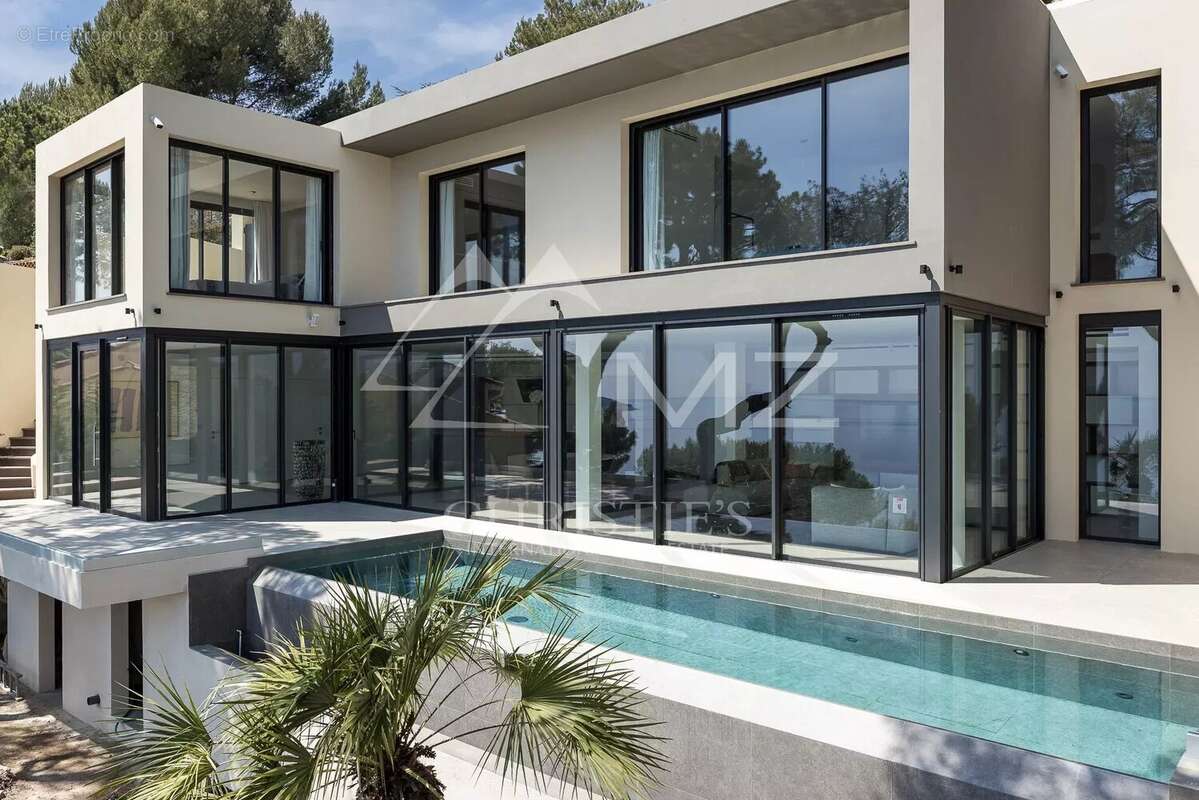 Maison à EZE