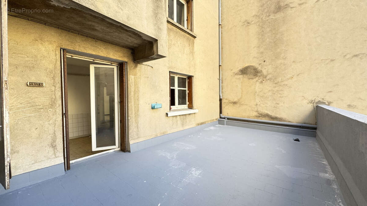 Appartement à MARSEILLE-4E