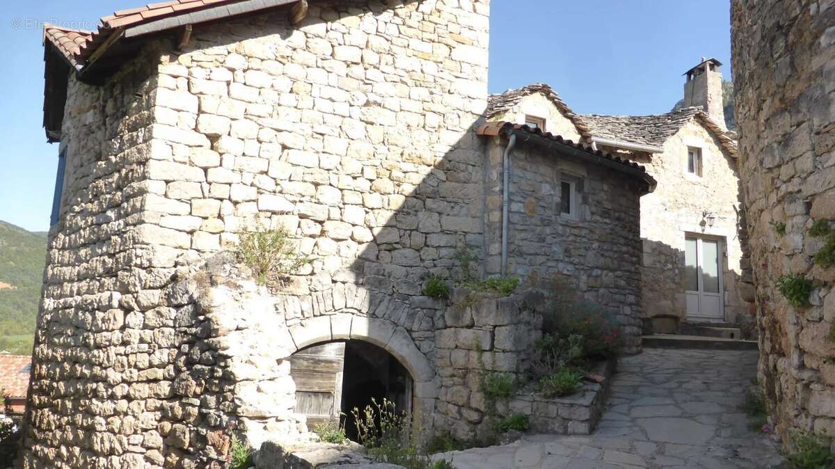 Maison à MOSTUEJOULS