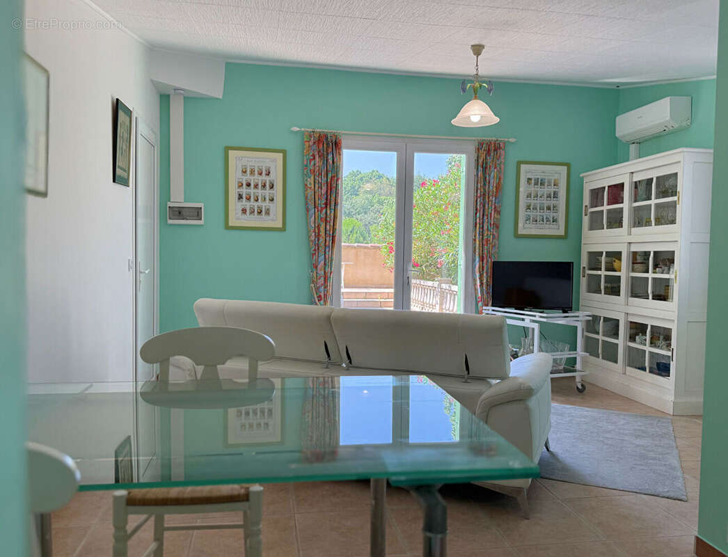 Maison à SAINTE-CECILE-LES-VIGNES