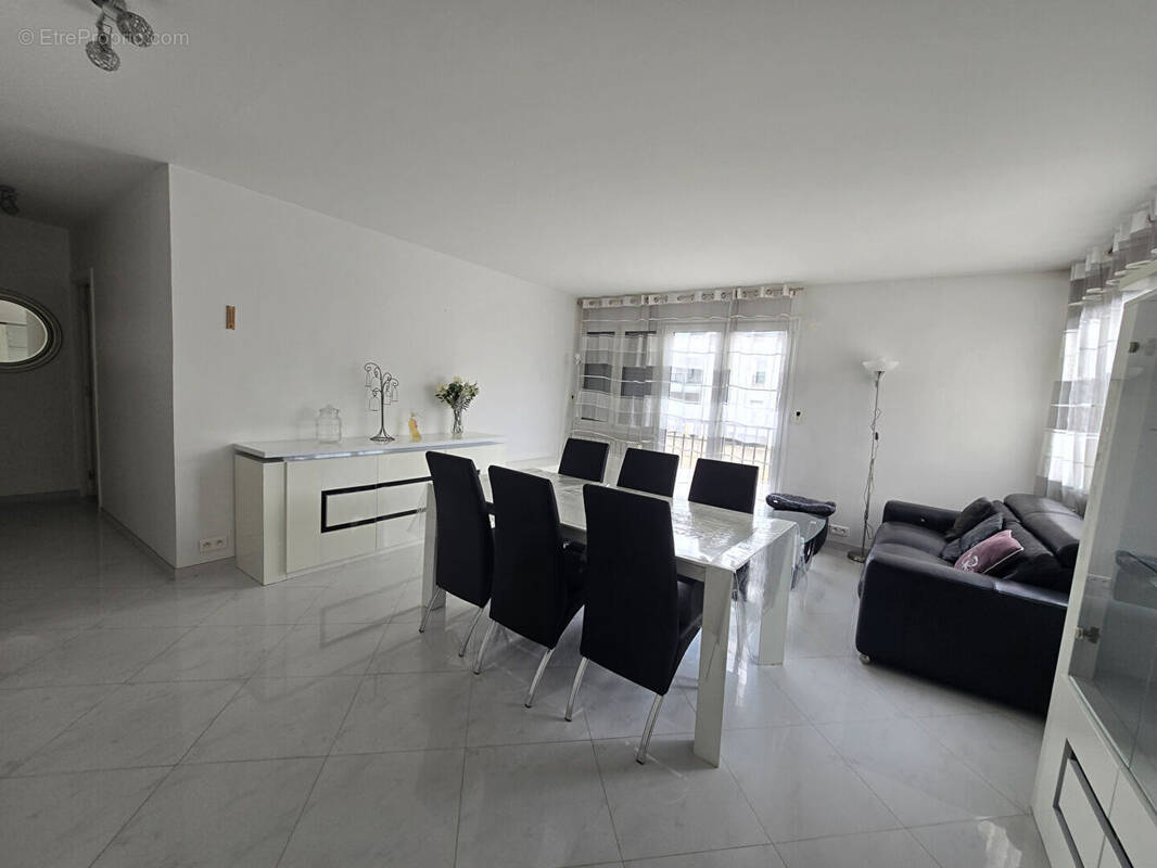 Appartement à OZOIR-LA-FERRIERE