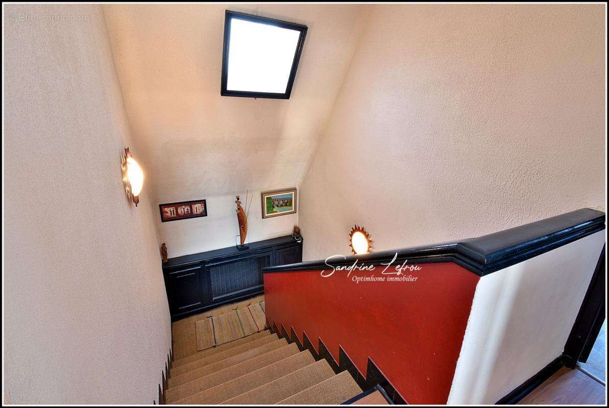 La Chaussée-d'Ivry – Maison familiale avec piscine, sous-sol total et terrain de 2 788 m² - photo 7