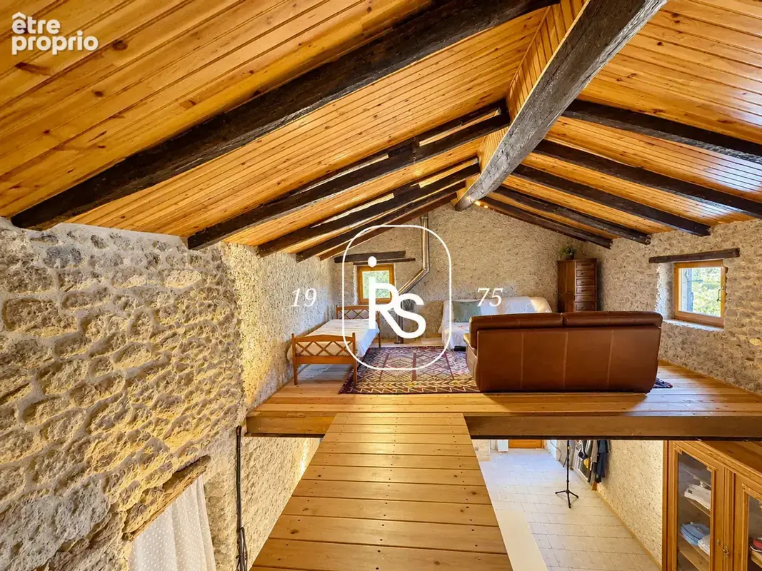 Authentique maison en pierre de hameau de 154 m2 A FINIR DE RÉNOVER avec 650 m2 de terrain. - photo 11