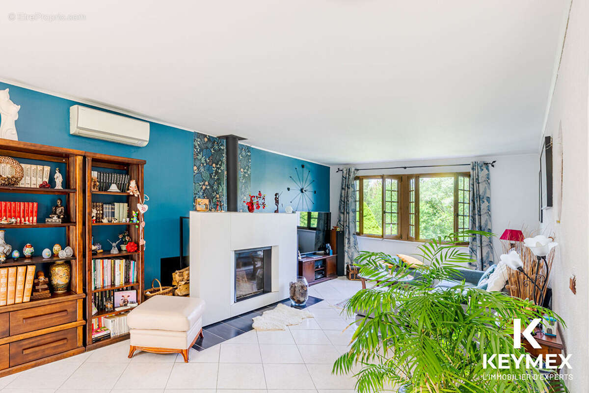 A 10 mn de Pontoise ,maison 7 pièces ,3 chambres,véranda panoramique ,sous sol total, spa ,terrain 2347 M² - photo 3