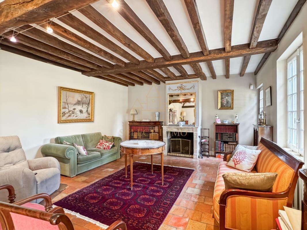 Propriété d'exception de 237m² dans un cadre d'exception et 400m² de dépendances - photo 5