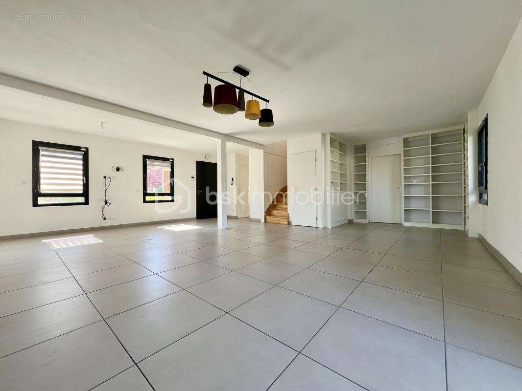 Bezannes Maison indépendante et récente de 153 m2 type 6 avec jardin - photo 3